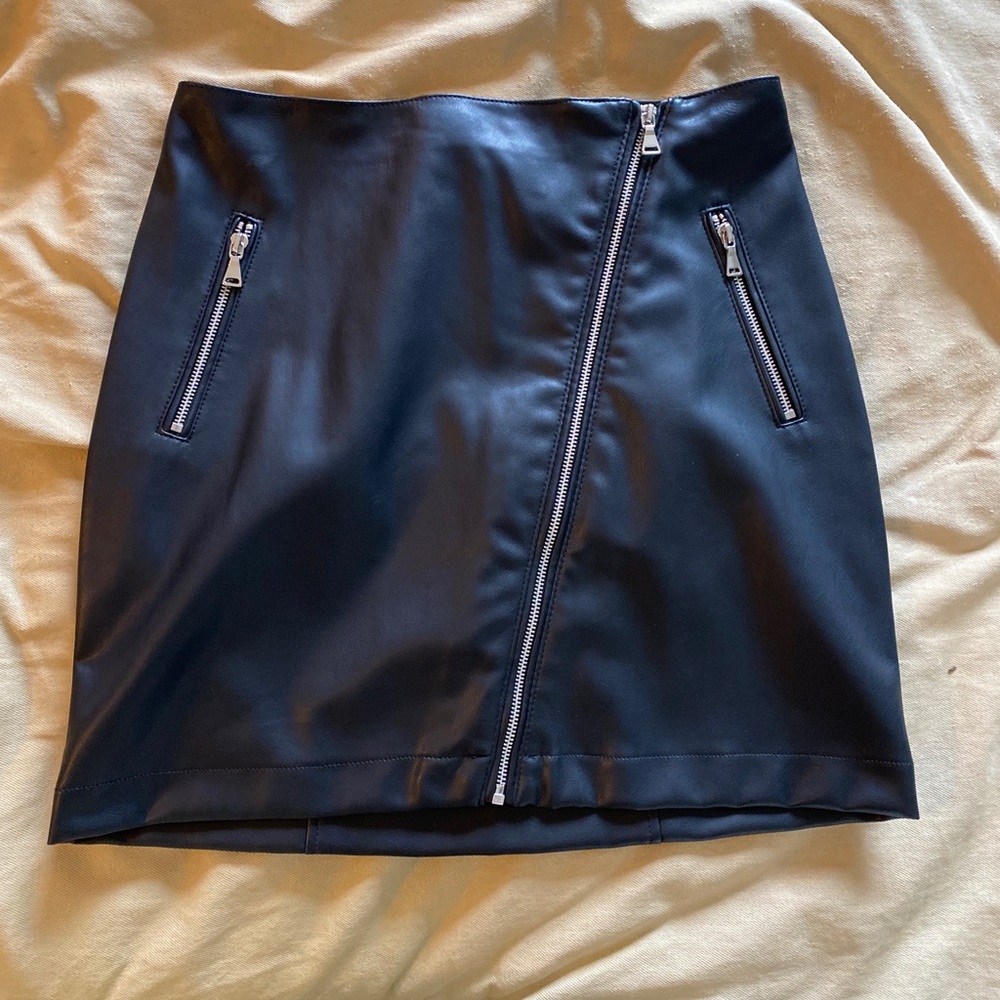 Express black pleather zipper skirt size 10